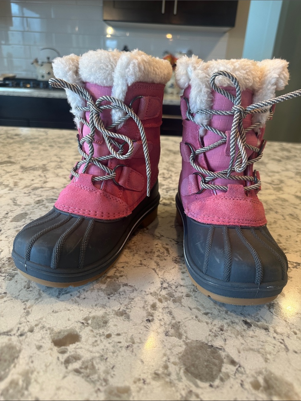 NWOT Cat & Jack Kit Pink Faux-Fur Lined Kids Duck Boots. Size 13.